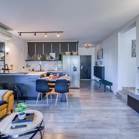 Appartamento La Casa Mayla-family Oasis With Garden,gym,ps5 & Parking Orasac