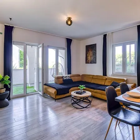 La Casa Mayla-family Oasis With Garden,gym,ps5 & Parking 아파트